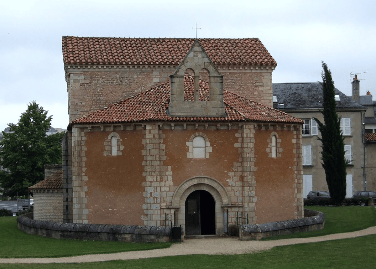 Click image for larger version

Name:	1200px-Poitiers_-_Baptistère_Saint-Jean_4.png
Views:	57
Size:	531.9 KB
ID:	32380